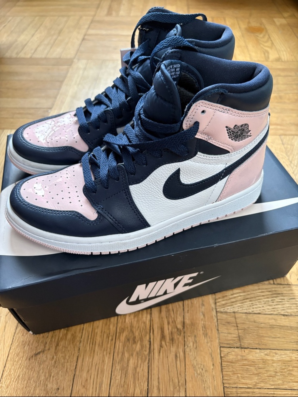 Women’s Nike High-Top Sneakers in Navy and Light Pink 7.5